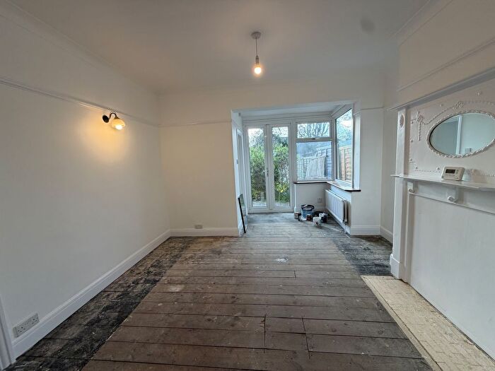 2 Bedroom Maisonette To Rent In Kenton Lane, Harrow, HA3