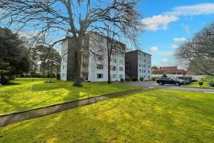 2 Bedroom Flat To Rent In Western Road, Poole, BH13