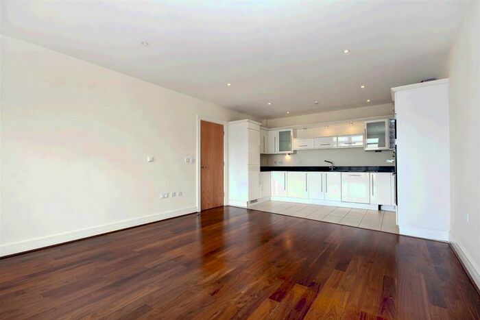 2 Bedroom Flat To Rent In Merton Road, London, SW19