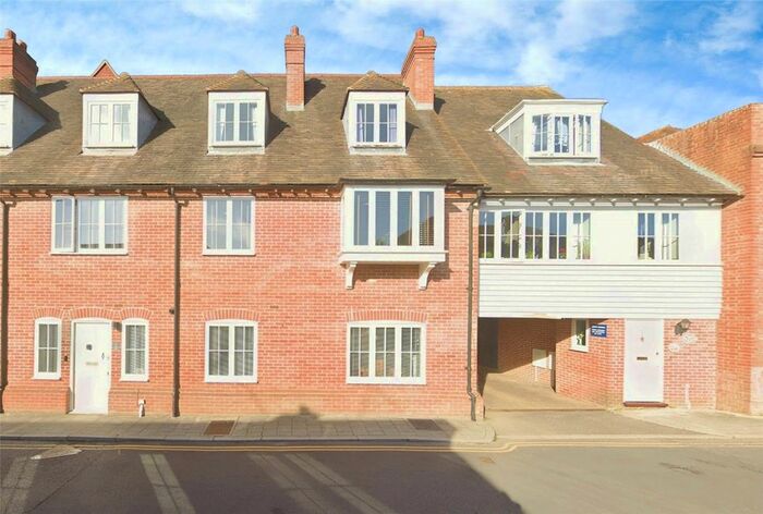 2 Bedroom Flat To Rent In Station Road West, Canterbury, Kent, CT2