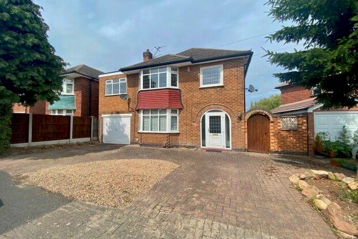 4 Bedroom Detached House To Rent In Mapledene Crescent, Nottingham, NG8