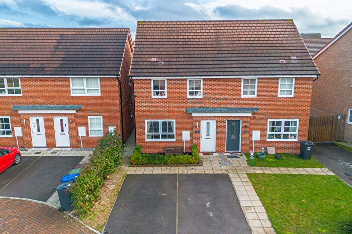 3 Bedroom Semi-Detached House For Sale In Greenfield Drive, Barlby, North Yorkshire, YO8