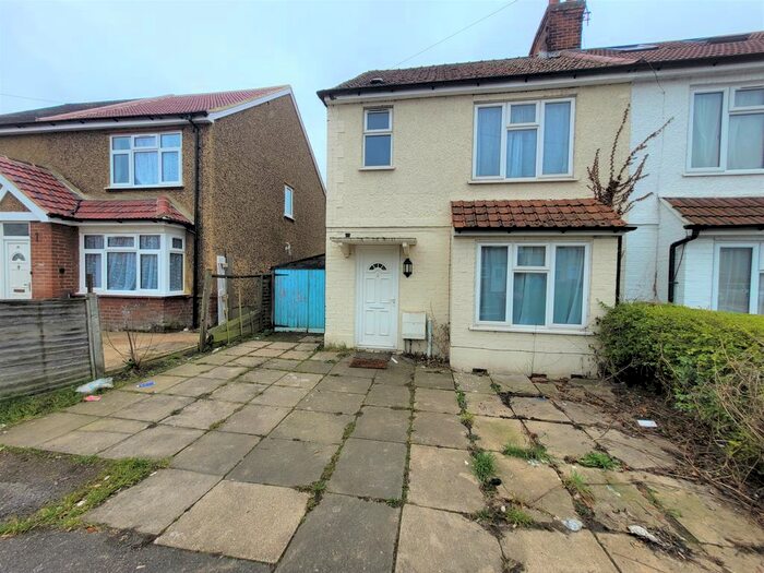 3 Bedroom Property To Rent In St. Pauls Avenue, Slough, SL2