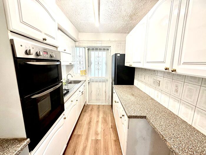 3 Bedroom Property To Rent In Springfield Drive, Newbury Park, IG2