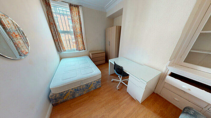 6 Bedroom Terraced House To Rent In Cliff Mount, Woodhouse, Leeds, LS6