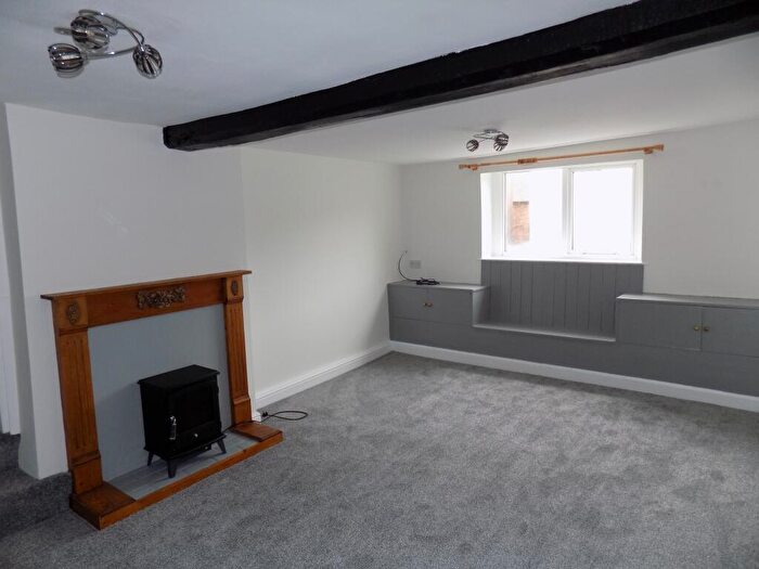 3 Bedroom Flat To Rent In Market Place, Ashbourne, Derbyshire, DE6