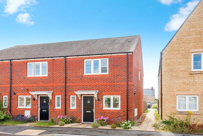 2 Bedroom End Of Terrace House For Sale In Wheatsheaf Crescent, Bampton, OX18