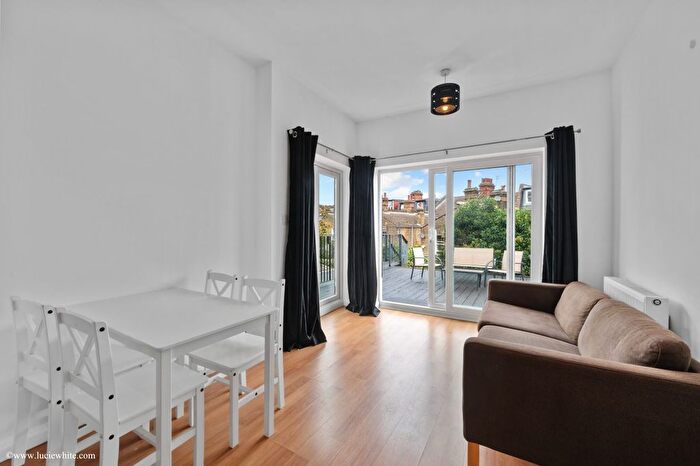 2 Bedroom Flat To Rent In Leopold Road, London, SW19
