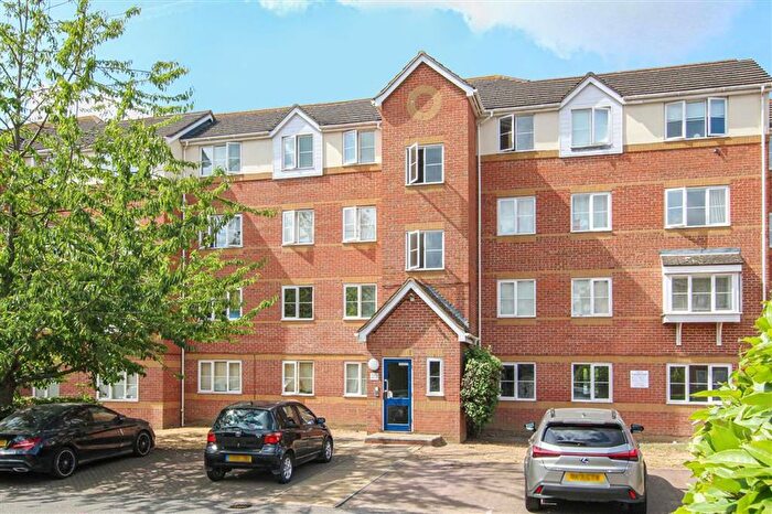 2 Bedroom Flat To Rent In Dairyman Close, Cricklewood, NW2