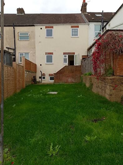 1 Bedroom Flat To Rent In Victoria Road, Chatham, ME4