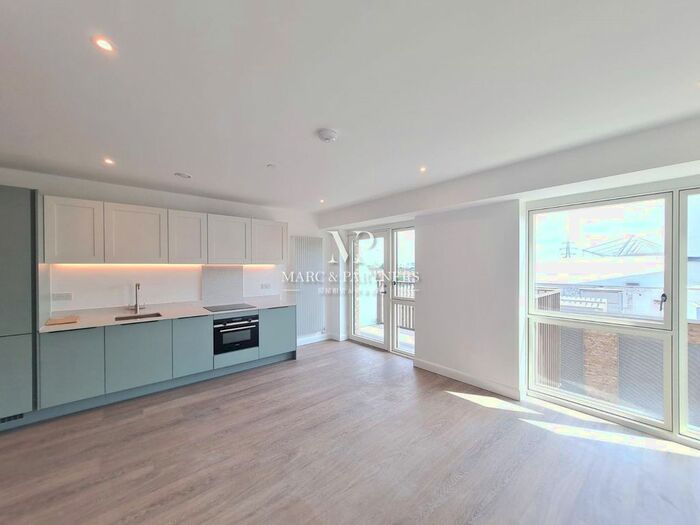 Studio To Rent In Botanist House, Seagull Lane, London, E16