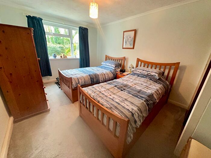 2 Bedroom Detached Bungalow For Sale In Broadpark Road, Torquay, TQ2