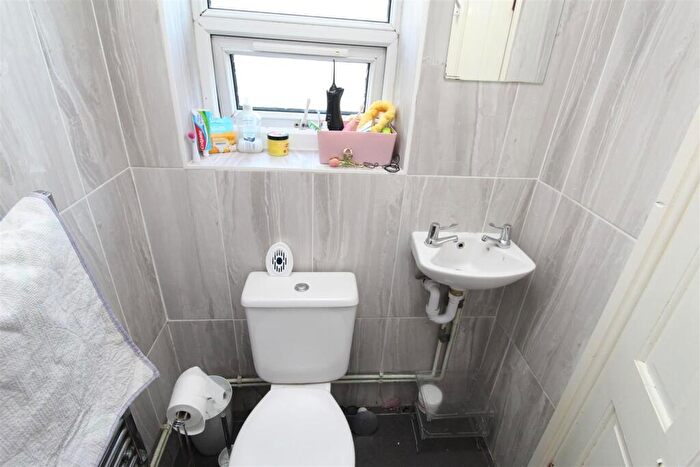 5 Bedroom Private Hall To Rent In Llanishen Street, Heath, Cardiff, CF14
