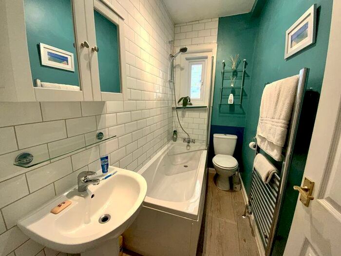 1 Bedroom Flat For Sale In B Christchurch Road, Pokesdown, Bournemouth, BH7