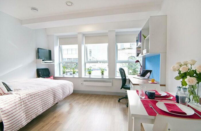 1 Bedroom Private Hall To Rent In High Street, Southampton, SO14