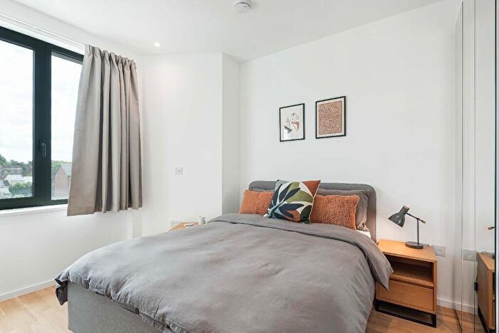 2 Bedroom Flat To Rent In Gravity Co Reading Town Centre, Queens Road, Reading, Berkshire, RG1