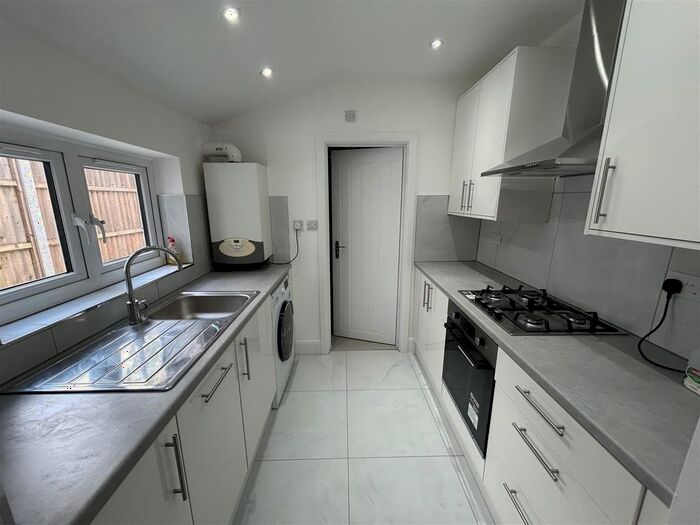 3 Bedroom End Of Terrace House To Rent In Felix Road, London, W13