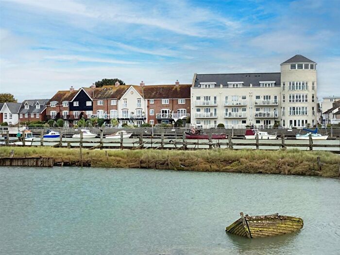 3 Bedroom Town House For Sale In Mariners Quay, Littlehampton, BN17