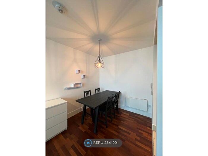 2 Bedroom Flat To Rent In Burton Place, Manchester, M15