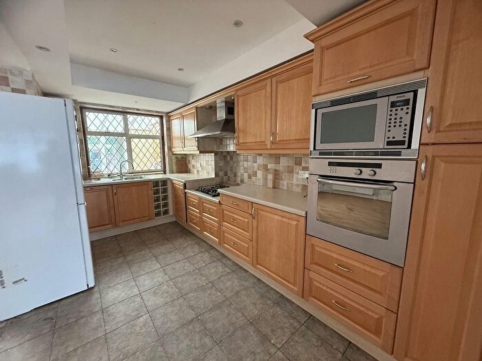 3 Bedroom End Of Terrace House To Rent In Wilmer Way, Southgate, N14