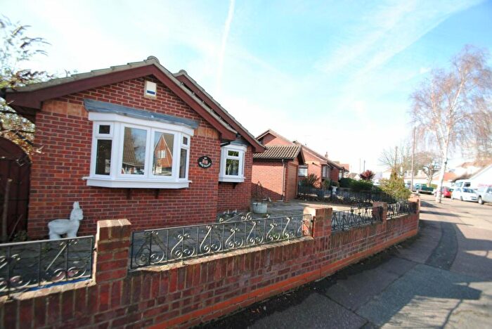 2 Bedroom Bungalow To Rent In North Crescent, Southend On Sea, SS2