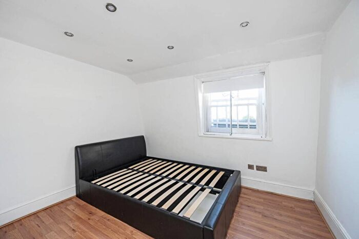 1 Bedroom Flat To Rent In Dalston Lane, Hackney, London, E8