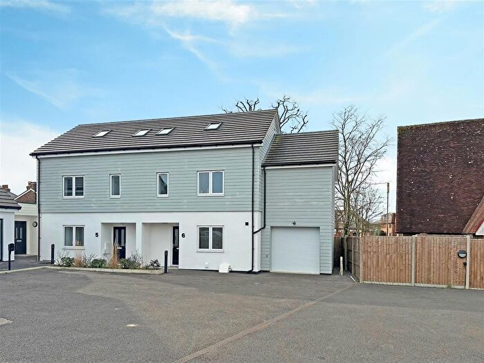 4 Bedroom Semi Detached House For Sale In Nightingale Close, Redhill, RH1