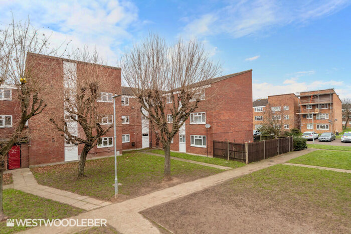 3 Bedroom Apartment To Rent In Juniper Close, Broxbourne, EN10