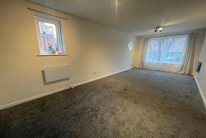2 Bedroom Apartment To Rent In Tonnelier Road, Dunkirk, NG7