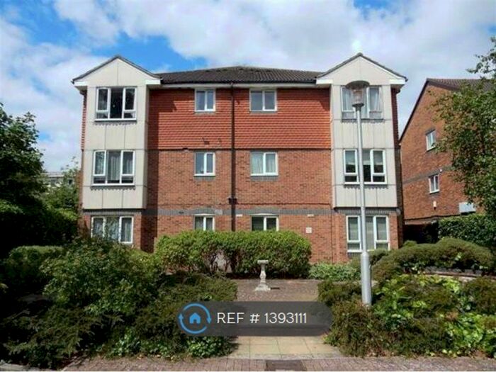 1 Bedroom Flat To Rent In Hadfield Close, Southall, UB1