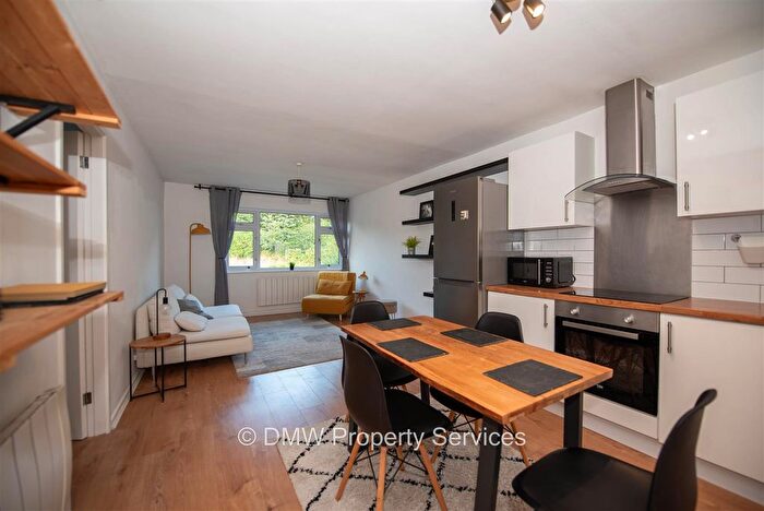 3 Bedroom Flat To Rent In Malcolm Close, Mapperley Park, Nottingham, NG3