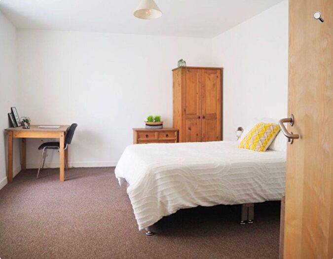 3 Bedroom Flat To Rent In Walter Road, Swansea, SA1