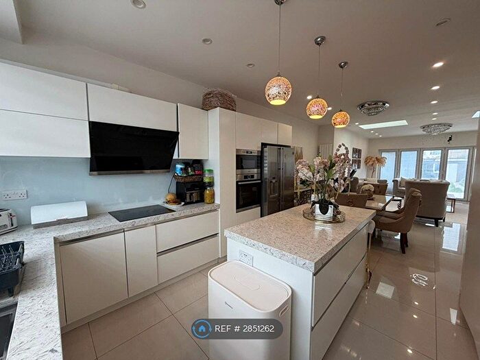 3 Bedroom Detached House To Rent In Tasmania Terrace, London, N18