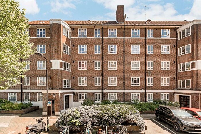 1 Bedroom Flat To Rent In Hudson Close, White City Estate, W12