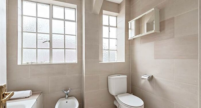 5 Bedroom Property To Rent In Park Road, London, NW8
