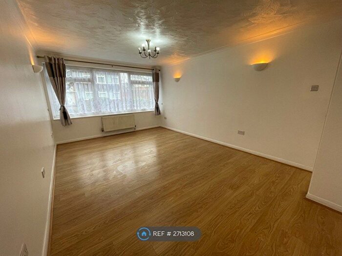 2 Bedroom Flat To Rent In Barton Meadows, Ilford, IG6