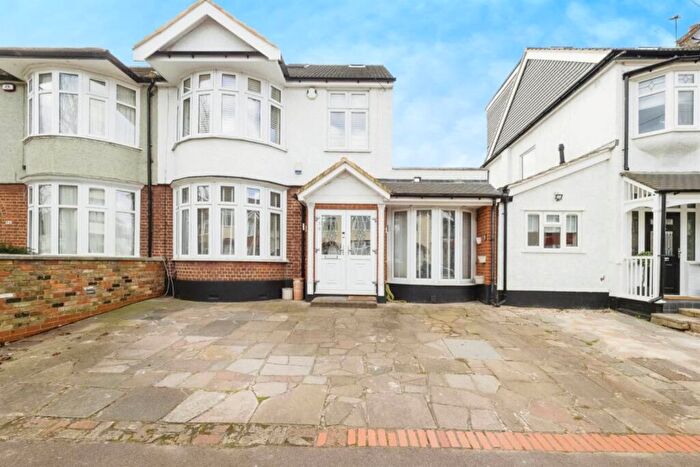 5 Bedroom Semi Detached House To Rent In Beccles Drive, Barking, Upney, IG11