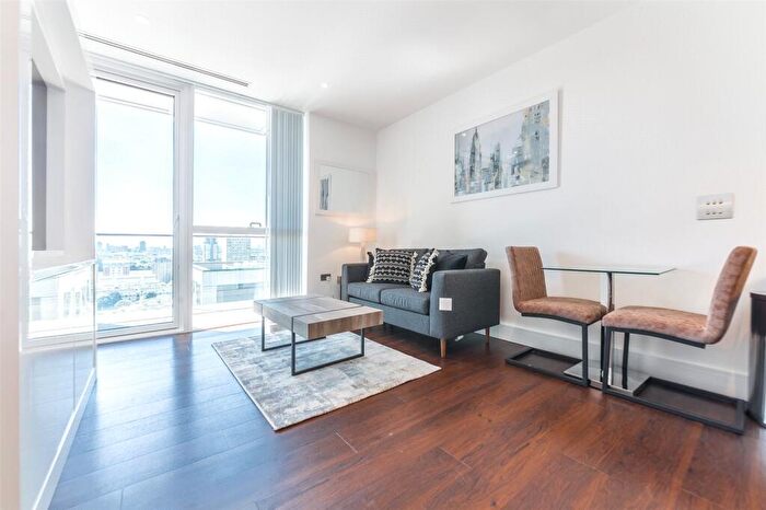 Apartment To Rent In Harbour Way, London, E14