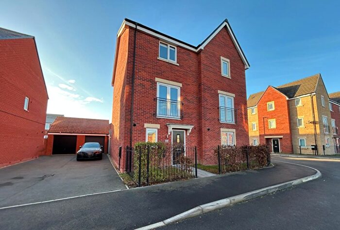 3 Bedroom Semi Detached House For Sale In Kentwell Road, Hampton Gardens, PE7