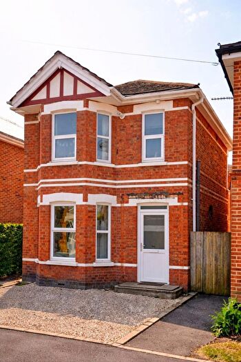 5 Bedroom Detached House To Rent In Withermoor Road, Bournemouth, BH9