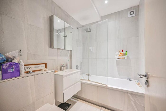 1 Bedroom Flat To Rent In Green Lanes, , Harringay, London, N4