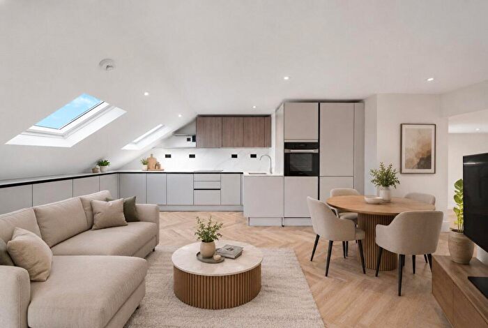 3 Bedroom Apartment For Sale In Thurlow Hill, London, SE21