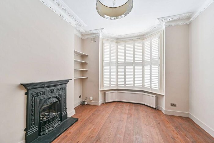 1 Bedroom Flat To Rent In Comyn Road, Clapham Junction, London, SW11