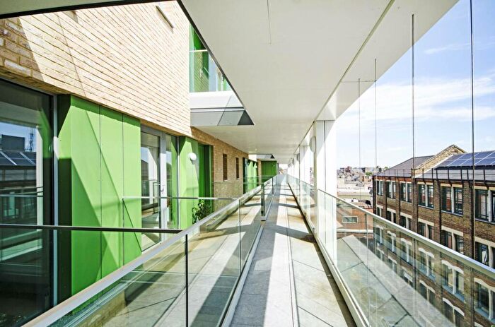 2 Bedroom Flat To Rent In Dalston Curve, Dalston, London, E8