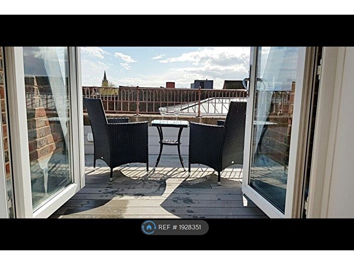 1 Bedroom Flat To Rent In Amberley Place, Windsor, SL4