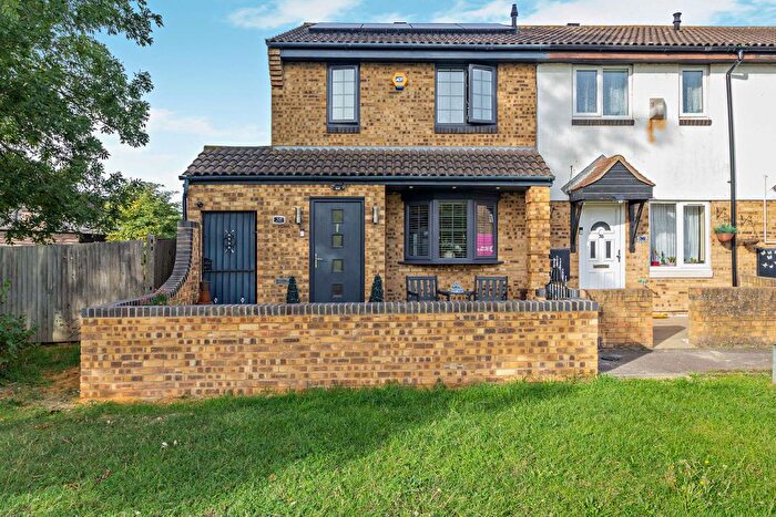 3 Bedroom Terraced House For Sale In Fielding Avenue, Tilbury, RM18