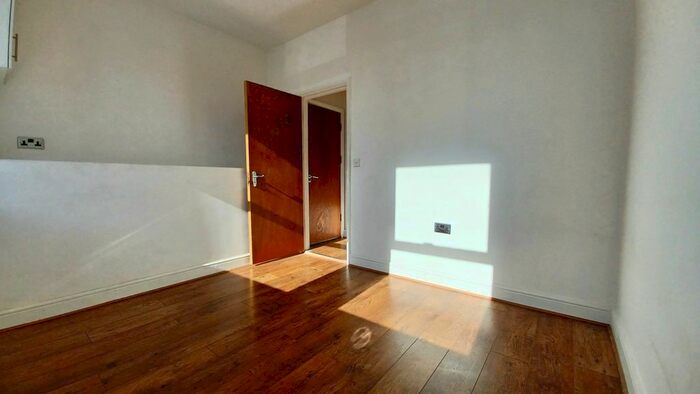 1 Bedroom Flat To Rent In Median Road, London, E5