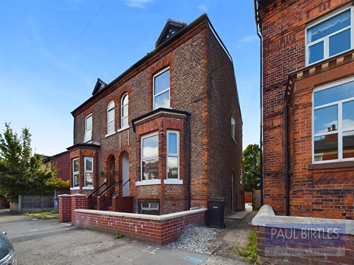 1 Bedroom Flat To Rent In Roseneath Road, Urmston, Trafford, M41