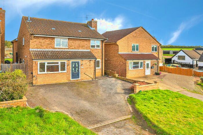 4 Bedroom Detached House To Rent In Kennel Hill, Brigstock, NN14