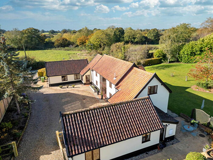 4 Bedroom Barn Conversion For Sale In Mill Green, Burston, IP22